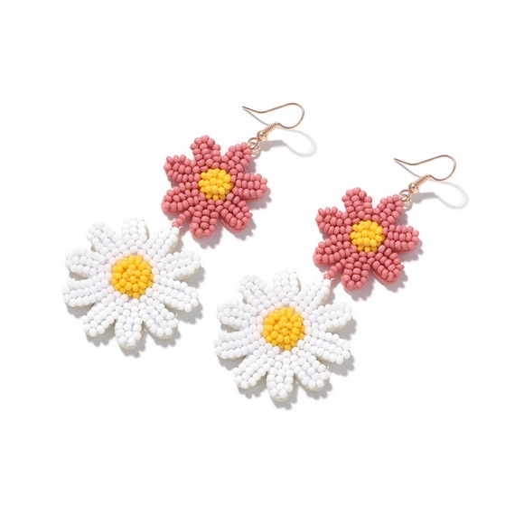 On My Rack Jewelry - 5⭐️ Boho Festival White Pink Daisy Earrings